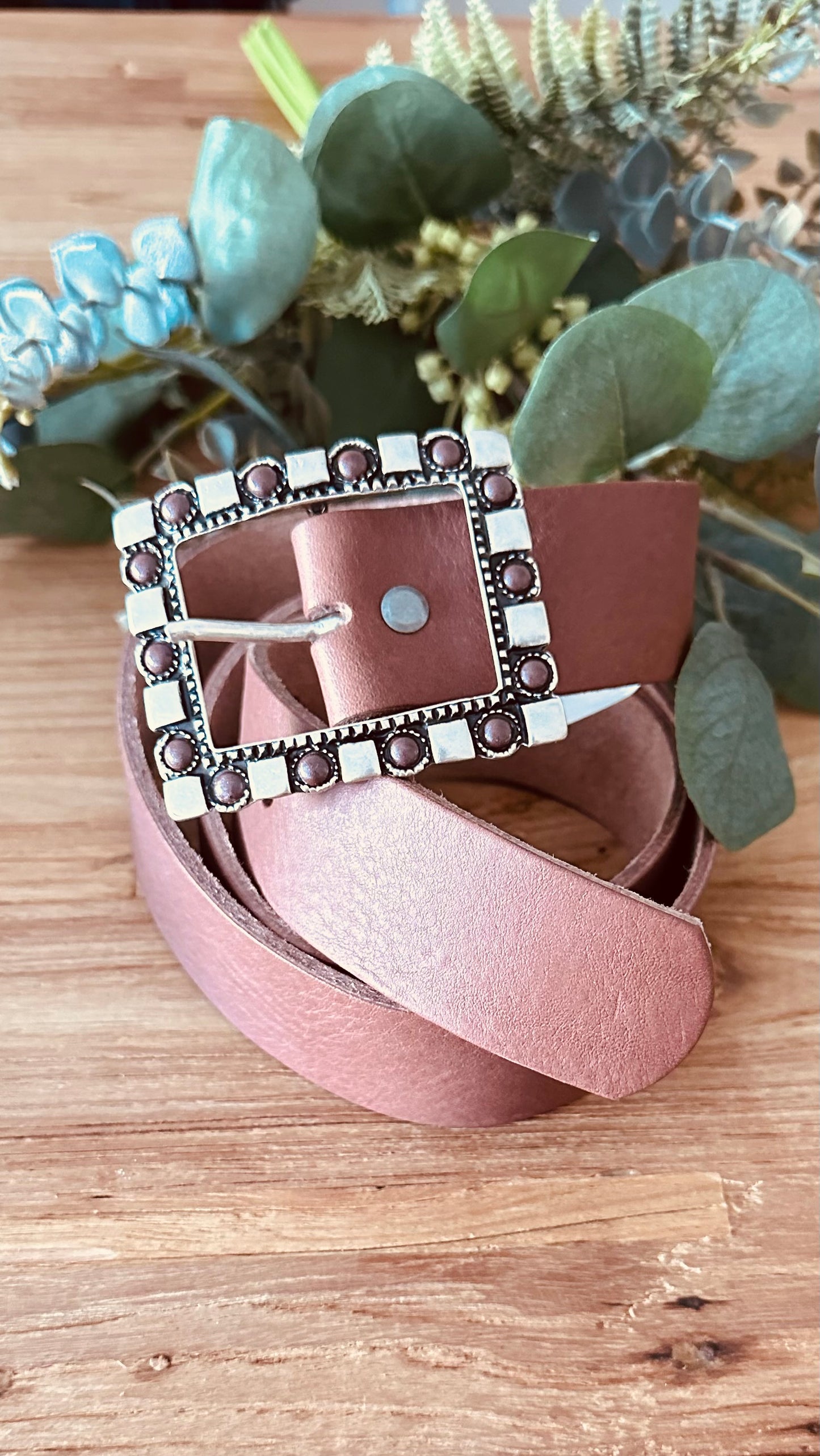 Belt with square buckle