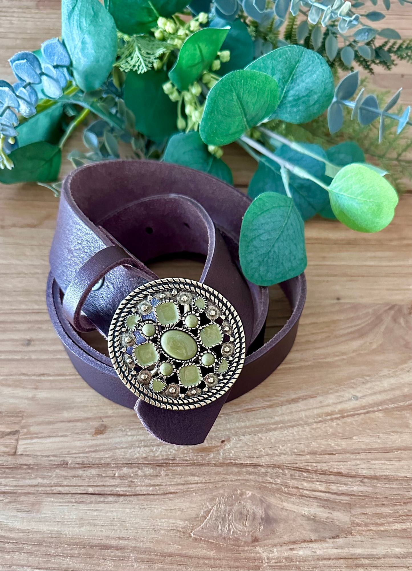 Belt with round buckle