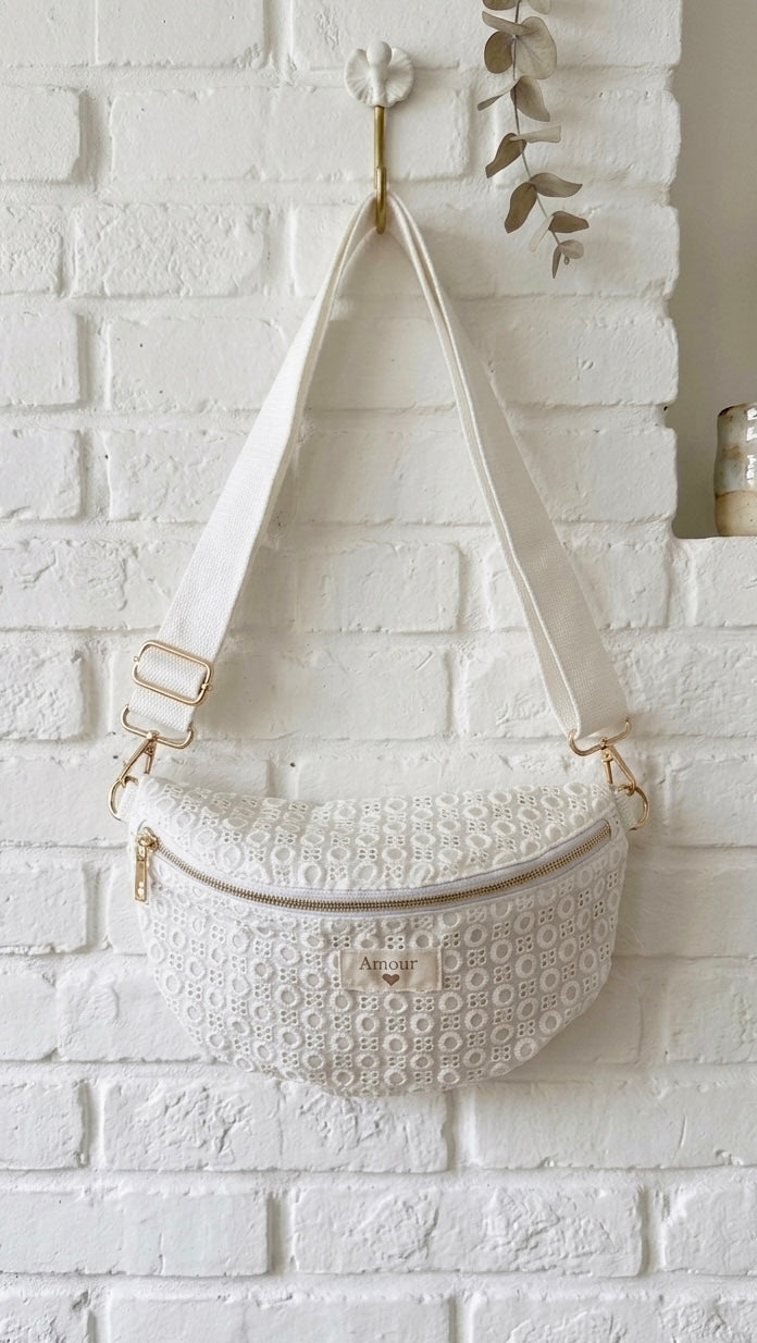 Riñonera encaje suizo