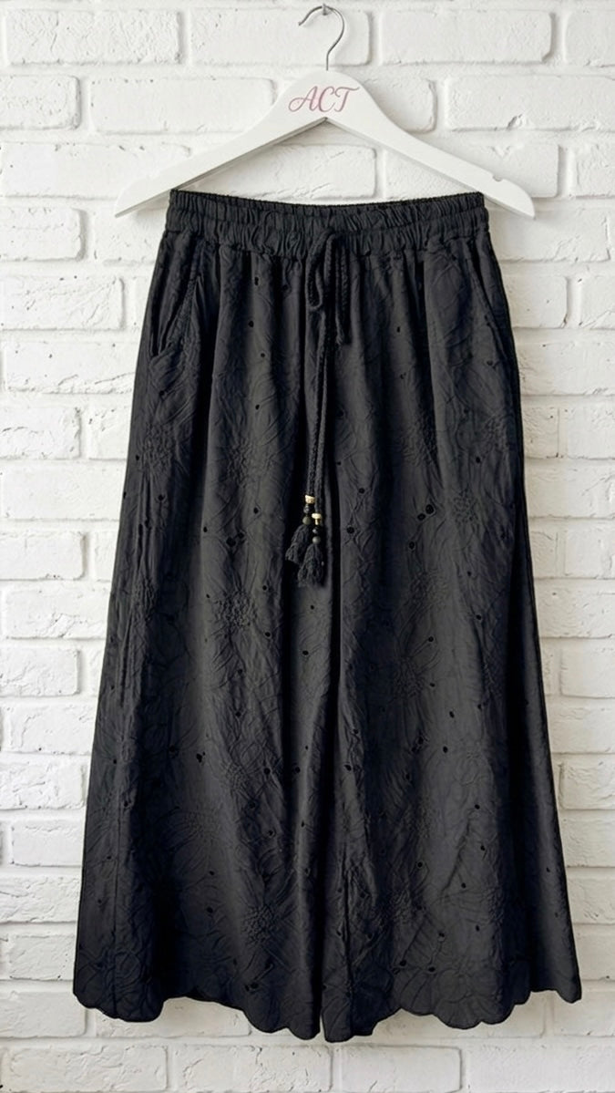 Pantalón senda bordado +1color