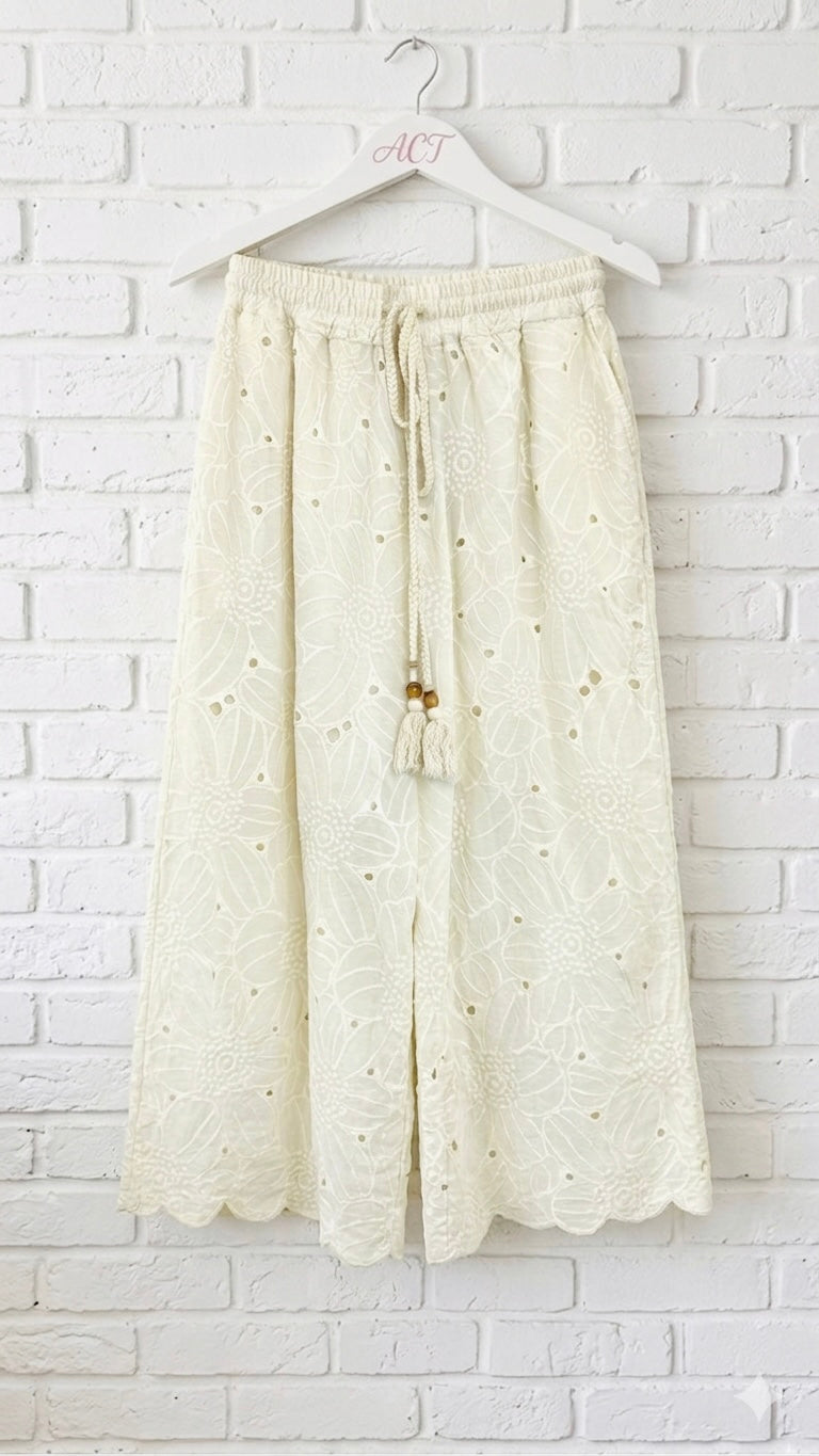 Pantalón senda bordado +3 colores
