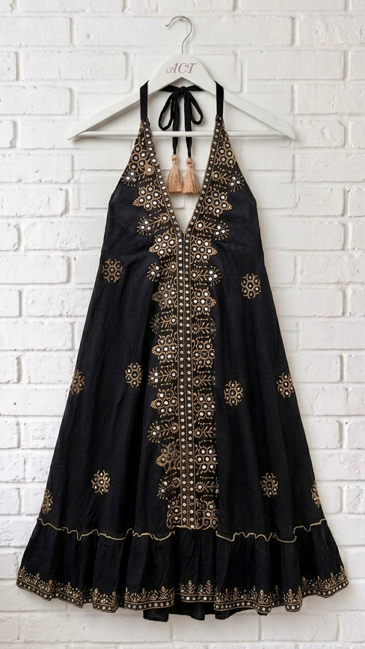 Vestido mini boho con bordados y espejos