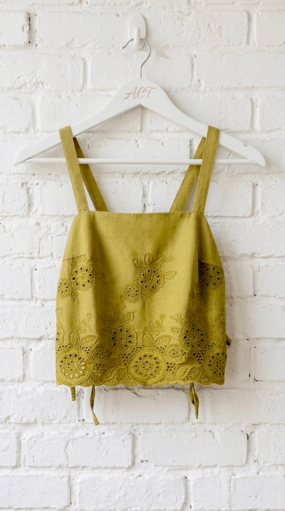 Top Crop con Boradado Suizo y Lazos Laterales +2 colores