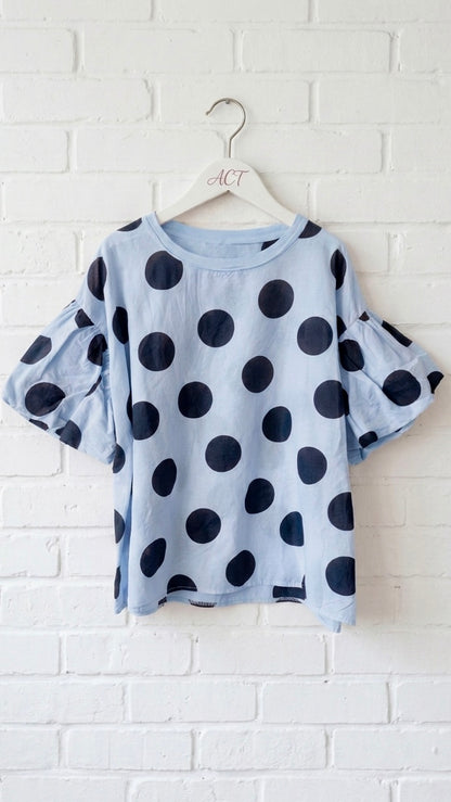 Blusa de topos con manga farol
