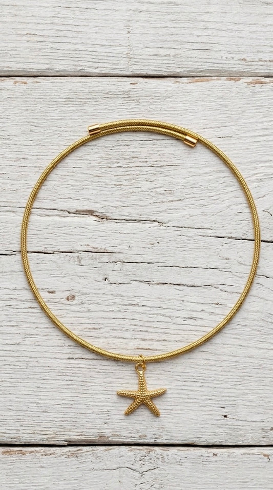 Collar de cordón magnético con colgante de estrella