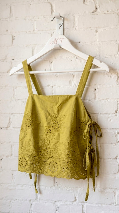 Top Crop con Boradado Suizo y Lazos Laterales +2 colores