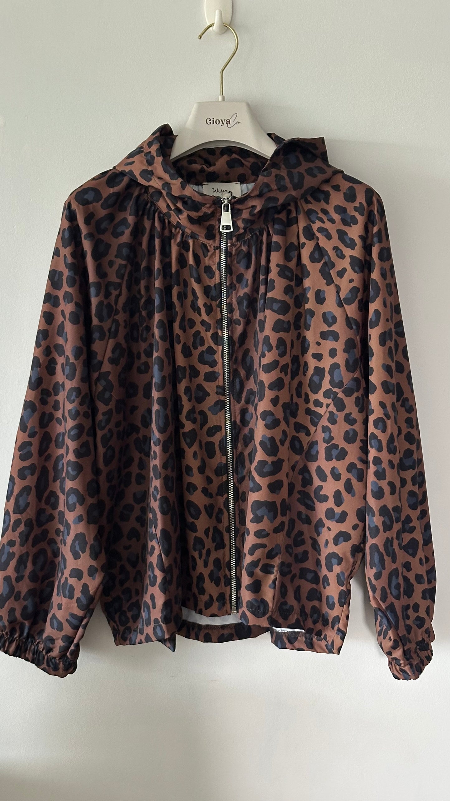 Chubasquero de leopardo