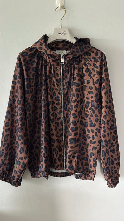 Chubasquero de leopardo