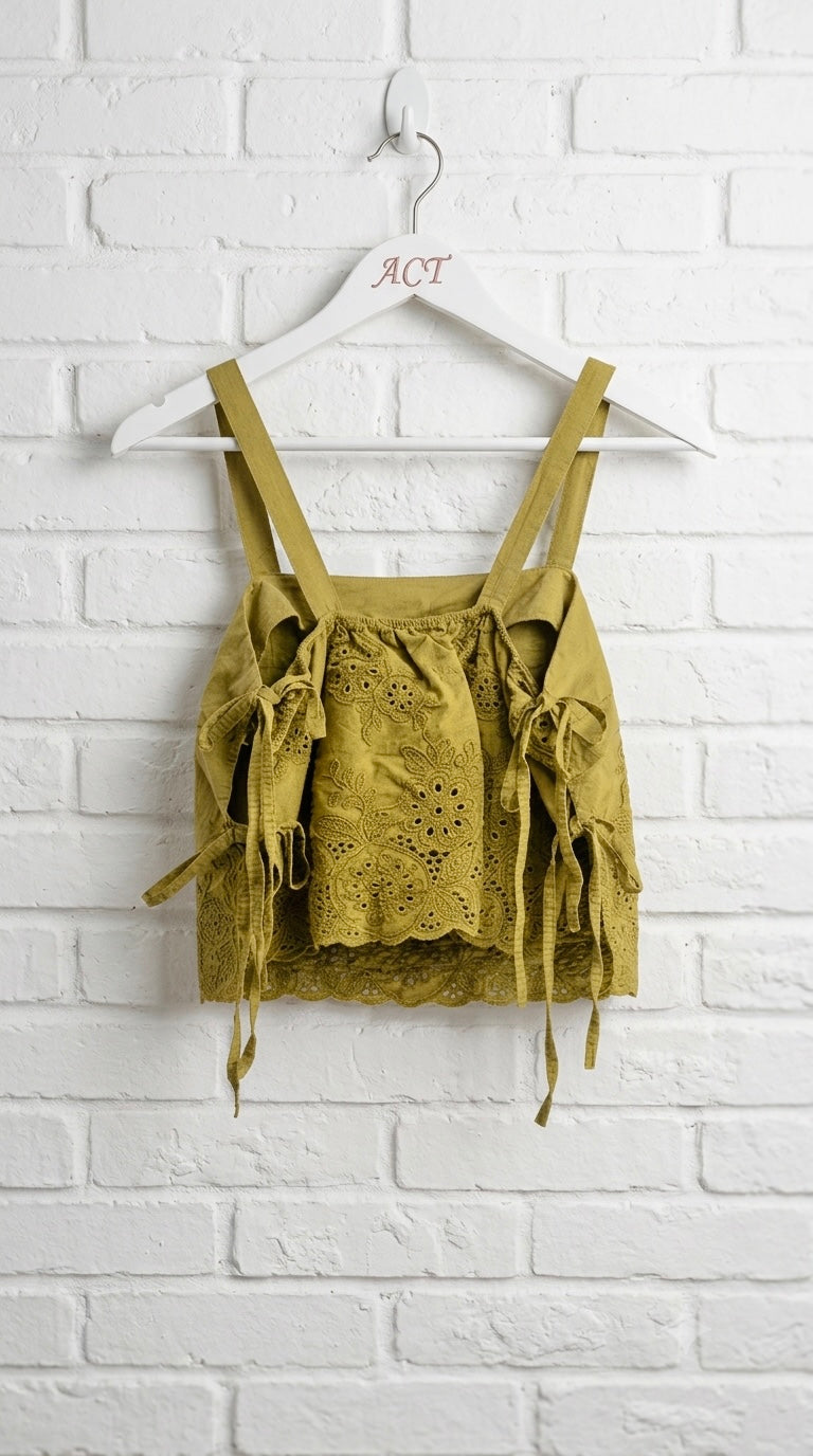 Top Crop con Boradado Suizo y Lazos Laterales +2 colores
