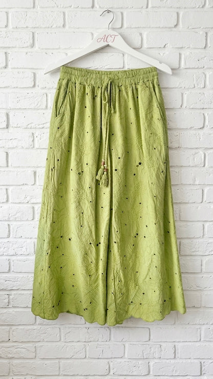 Pantalón senda  bordado +1color