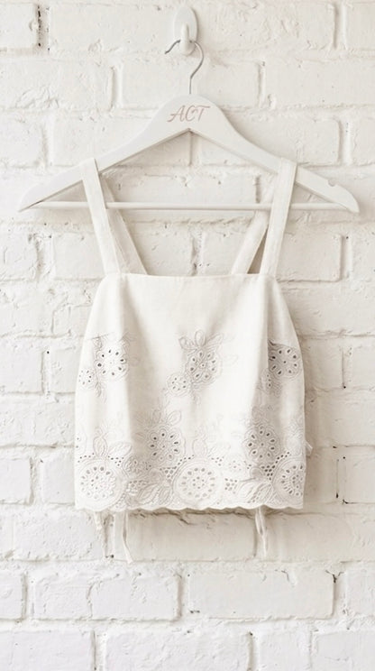 Top Crop con Boradado Suizo y Lazos Laterales +2 colores