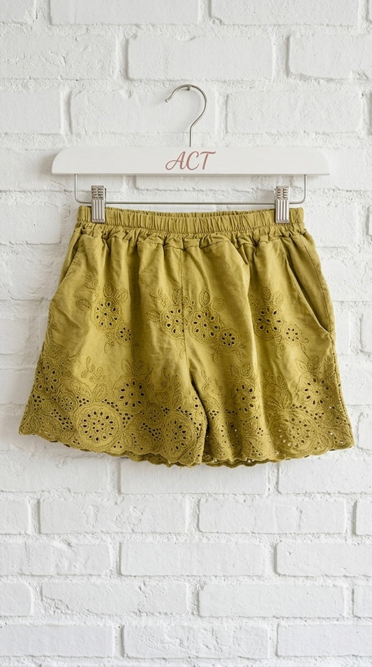 Short con Bordado suizo +2 colores