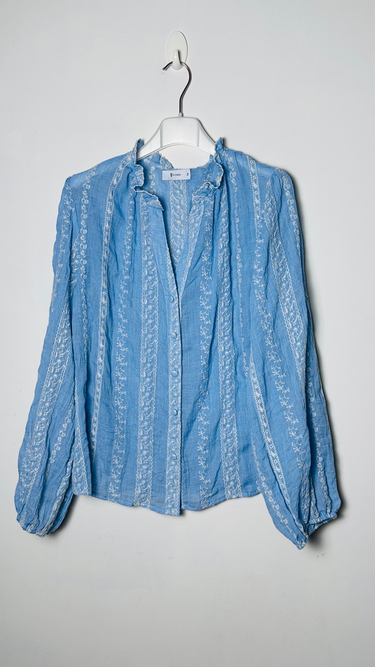 Camisa romántica