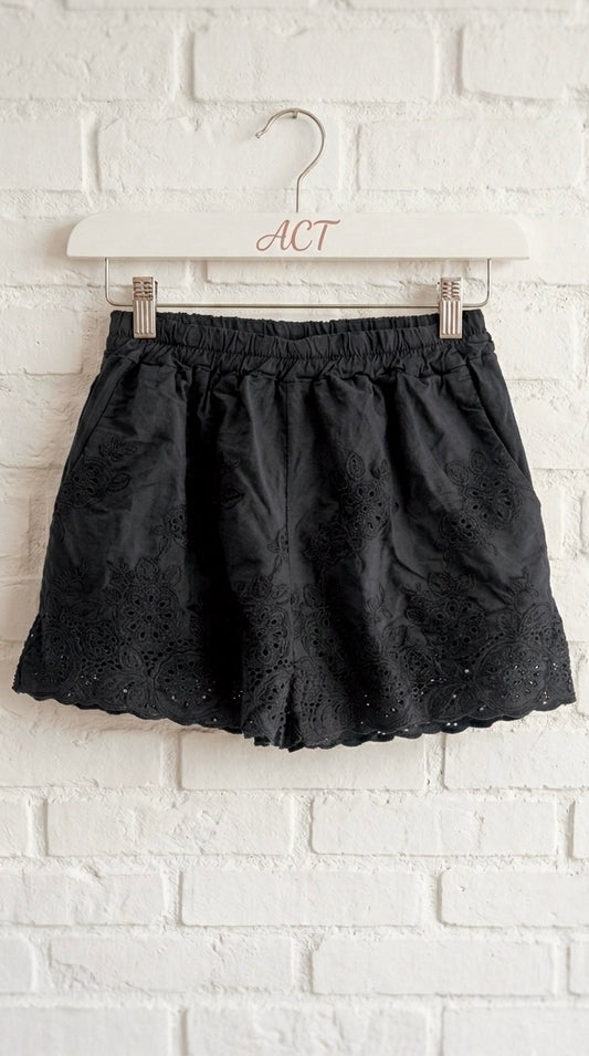 Short con Bordado suizo +2 colores