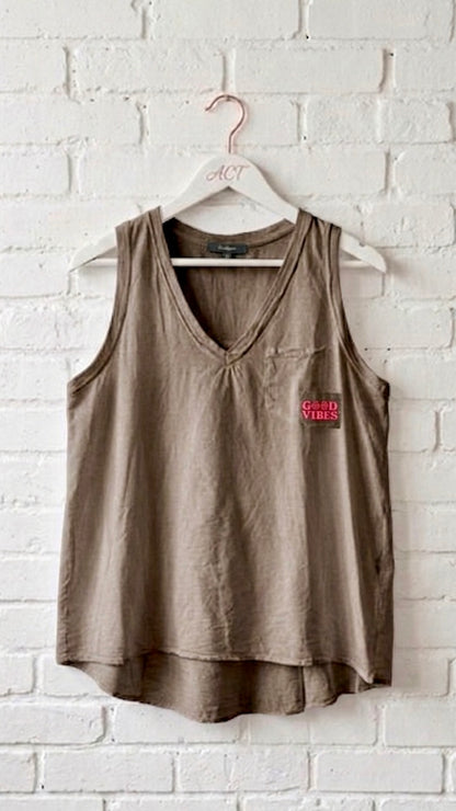 Camiseta good vibes +5 colores