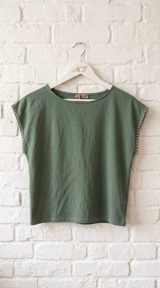 Camiseta con tachuelas +3 colores