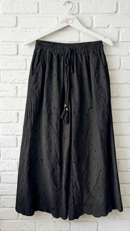 Pantalón senda  bordado +1color