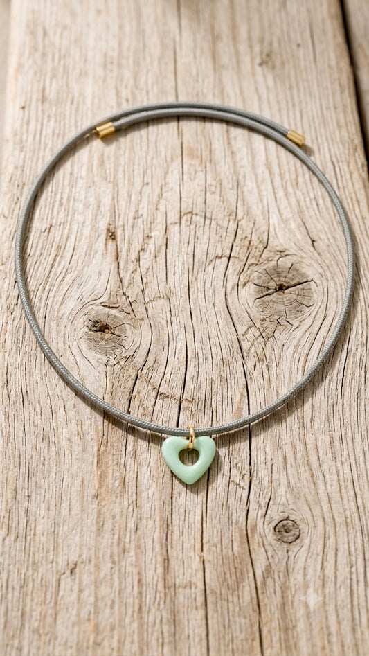 Collar de Cordón Magnético con Colgante de Corazón +1 color
