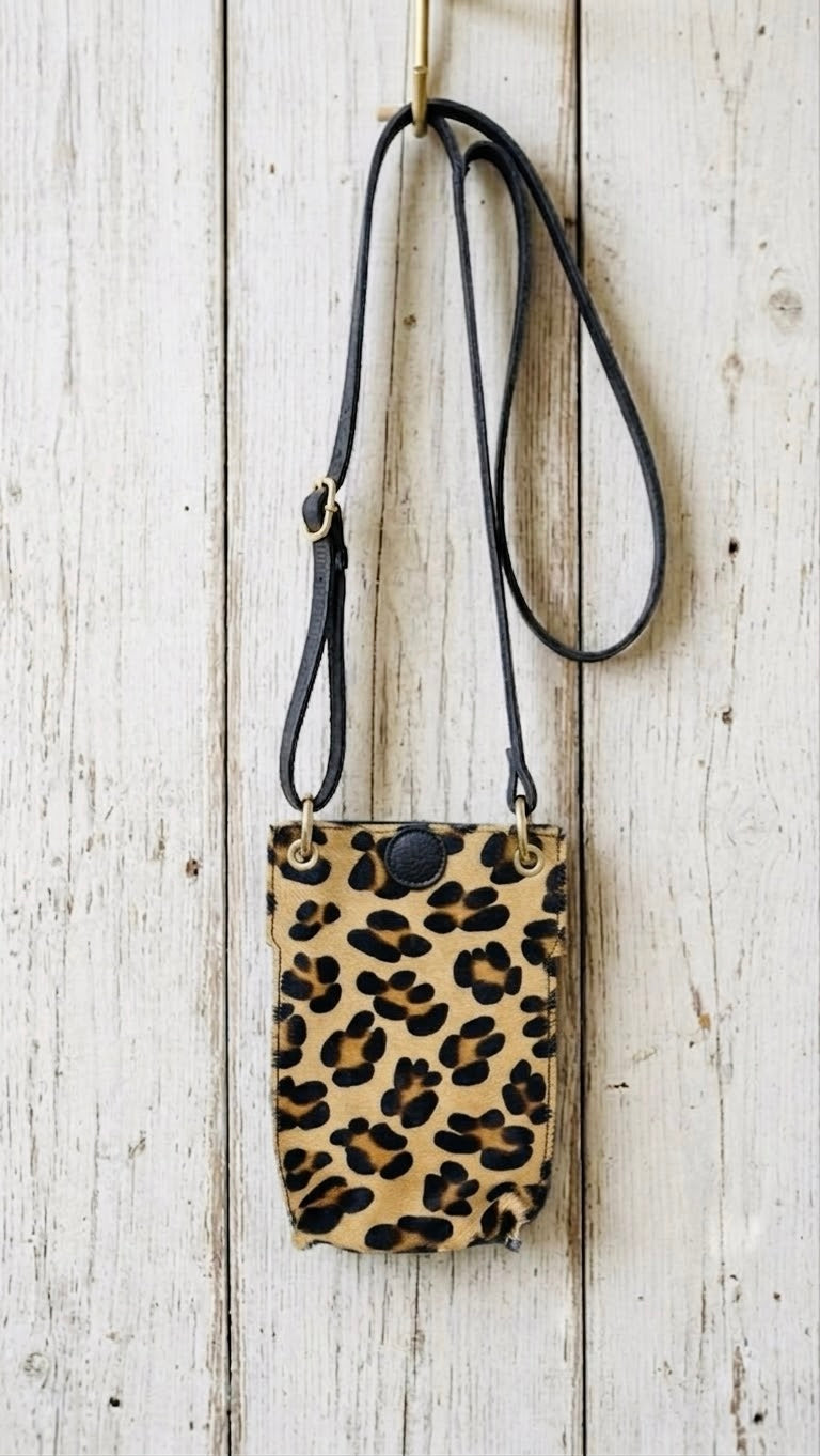 Bandolera Porta Móvil de Piel & Pelo Leopardo