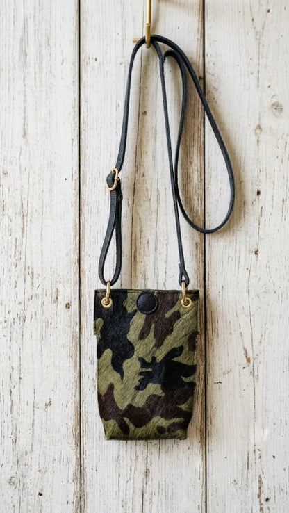 Bandolera Porta Móvil de Piel & Pelo Camuflaje